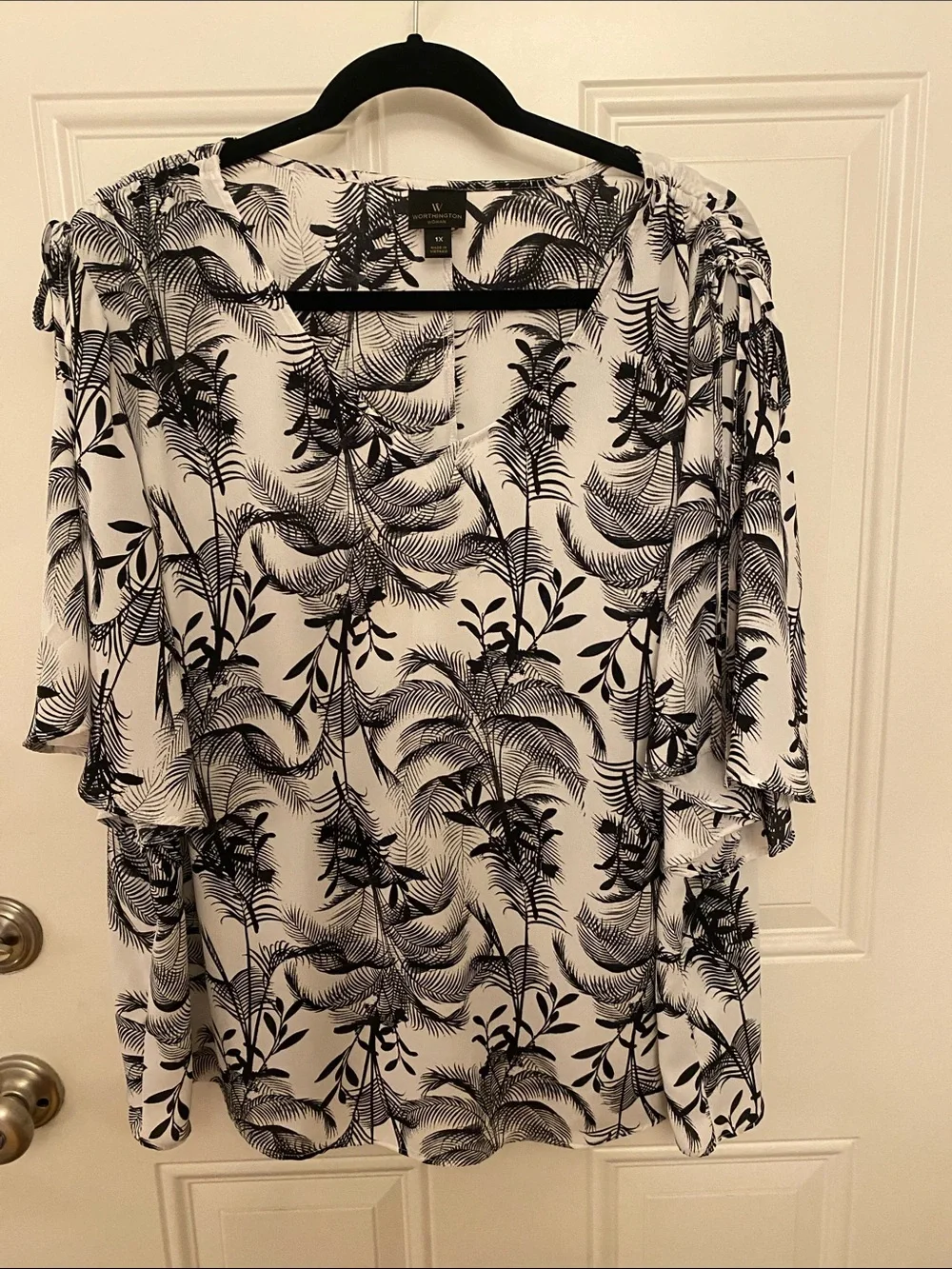 Worthington Women's Black & White Tropical Print Blouse 1X - Picture 1 of 4